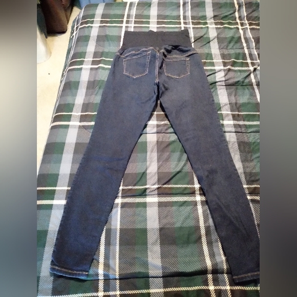SPRING SALE** Maternity jeans size small - Picture 2 of 3